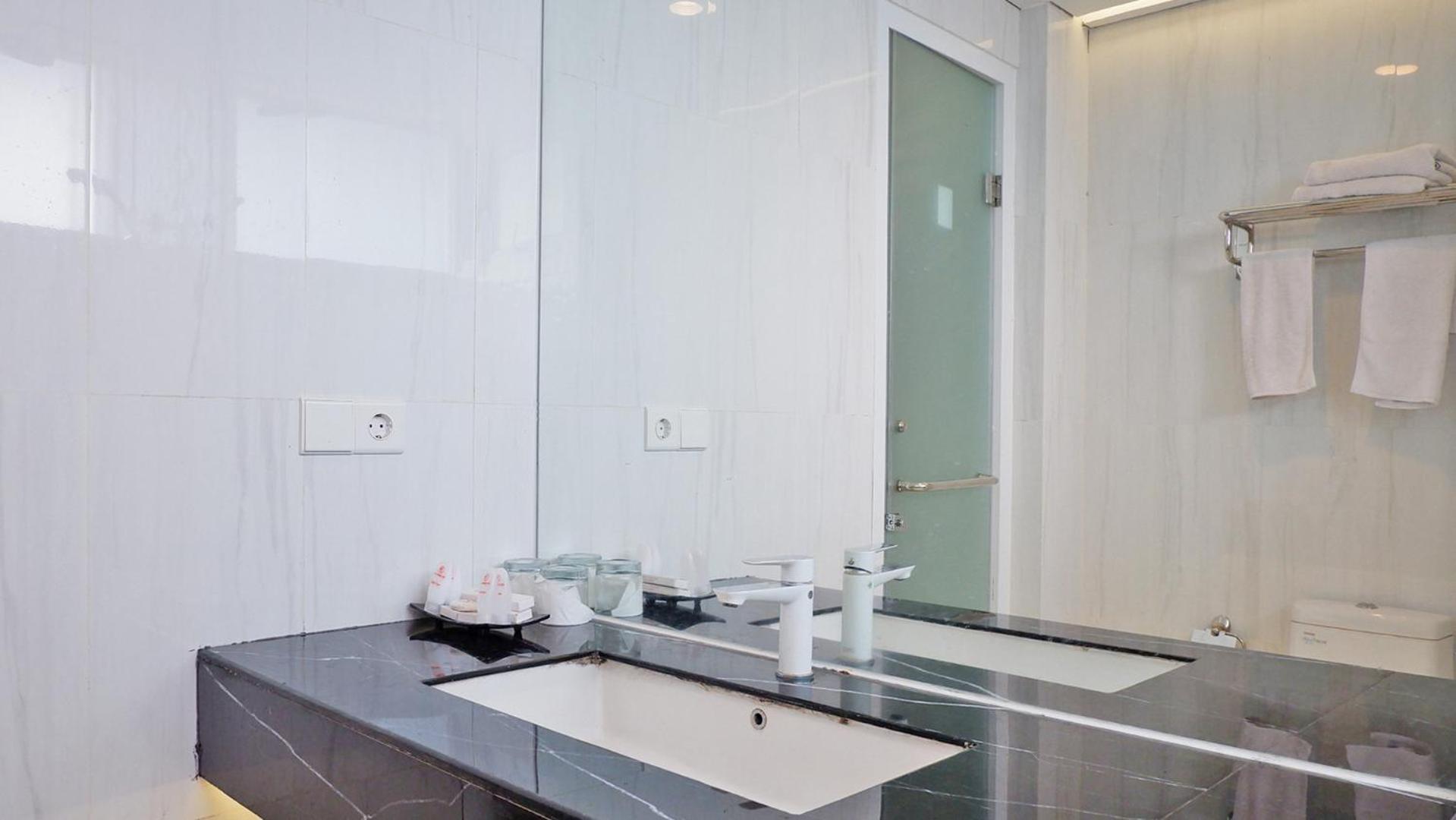 Twin Room with Balcony